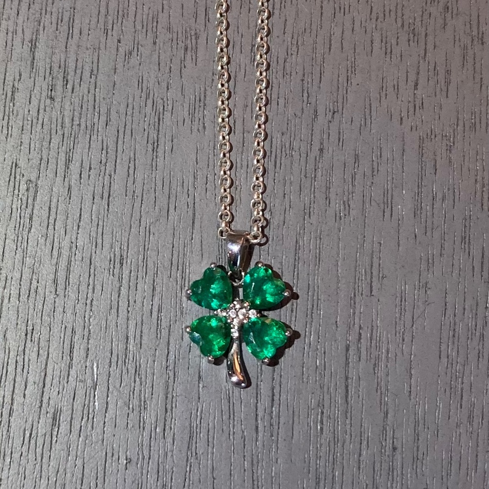 Clover pendant